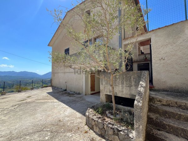 appartamento in vendita ad Alvito in zona Castello