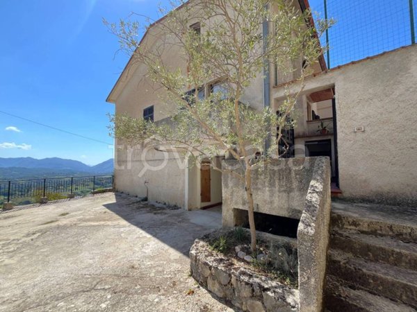 appartamento in vendita ad Alvito in zona Castello