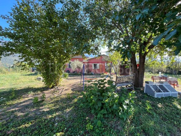 casa indipendente in vendita ad Alvito in zona Sant'Onofrio