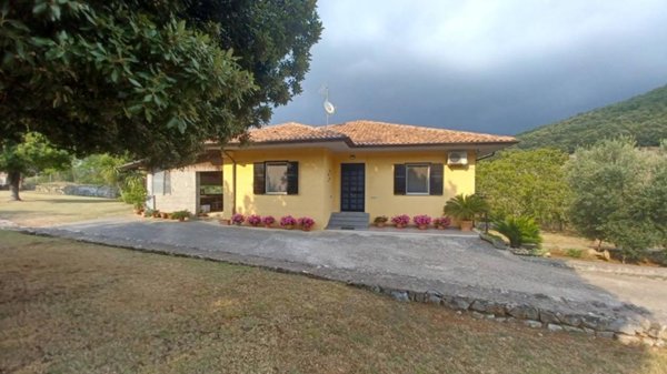 casa indipendente in vendita ad Amaseno