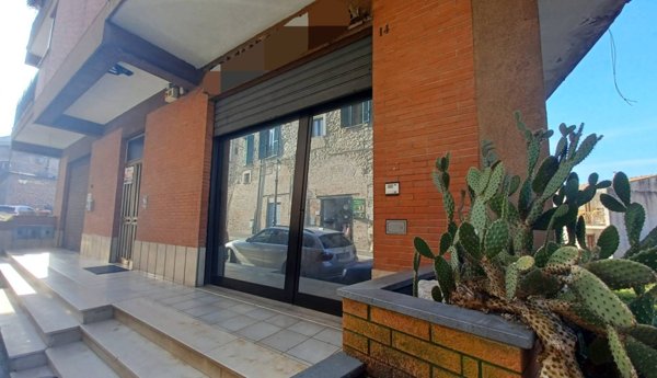 locale commerciale in vendita ad Amaseno