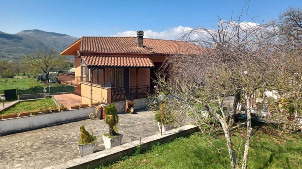 casa indipendente in vendita ad Amaseno