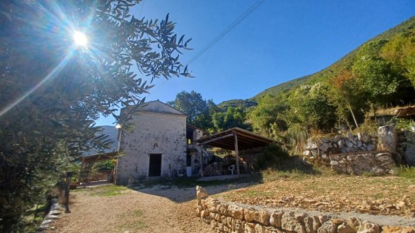 casa semindipendente in vendita ad Amaseno