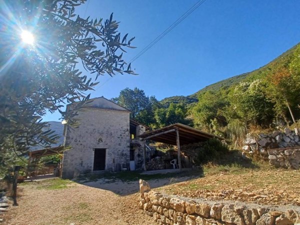 casa semindipendente in vendita ad Amaseno