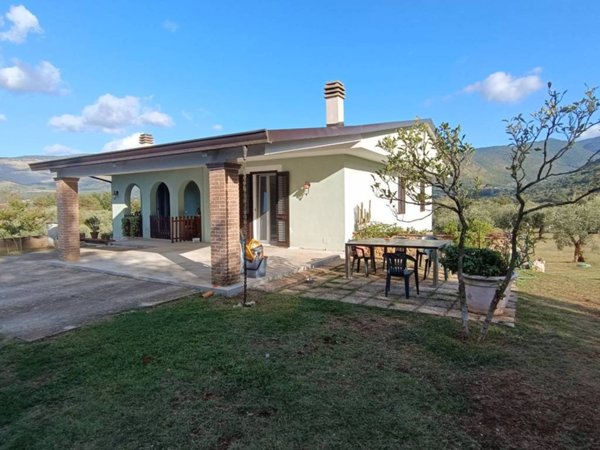 casa indipendente in vendita ad Amaseno