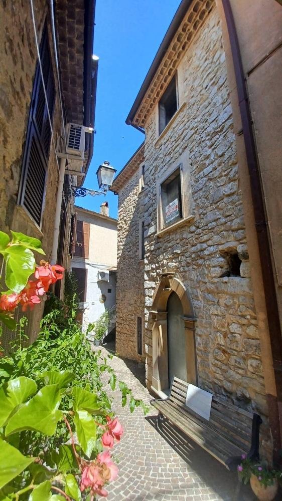 intera palazzina in vendita ad Amaseno