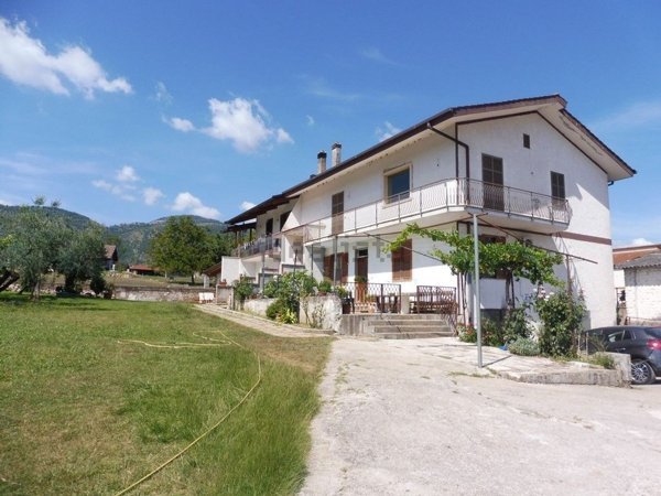 casa semindipendente in vendita ad Amaseno