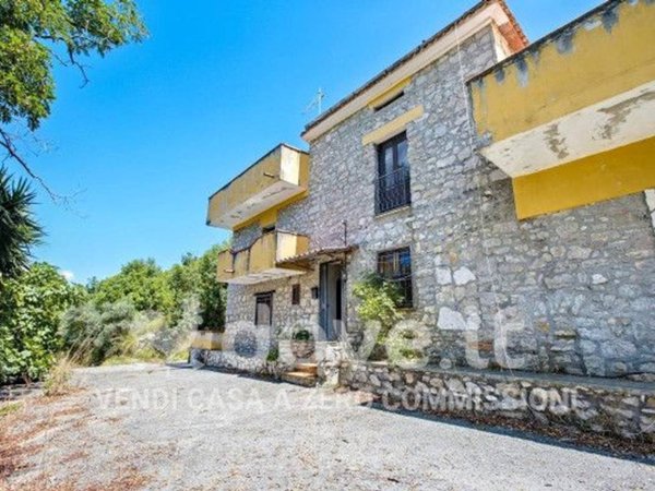 casale in vendita ad Amaseno