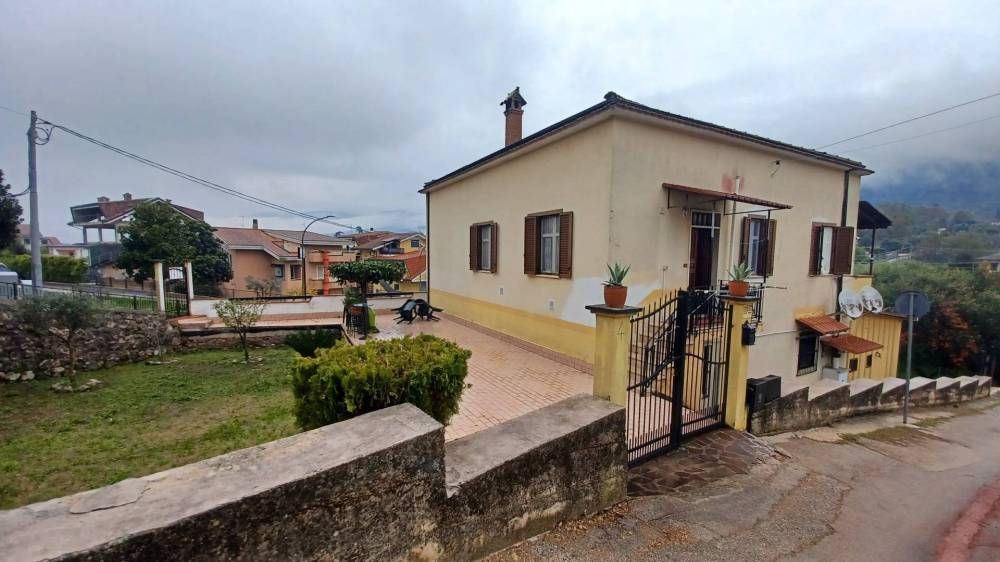 casa indipendente in vendita ad Amaseno