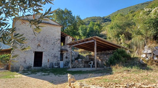 casa semindipendente in vendita ad Amaseno