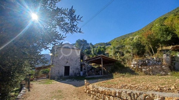 casa semindipendente in vendita ad Amaseno