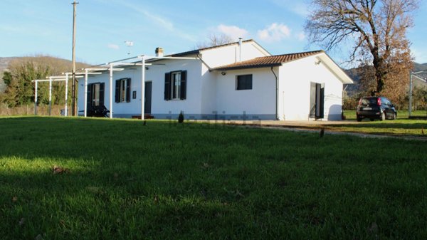 quadrivano in vendita ad Amaseno