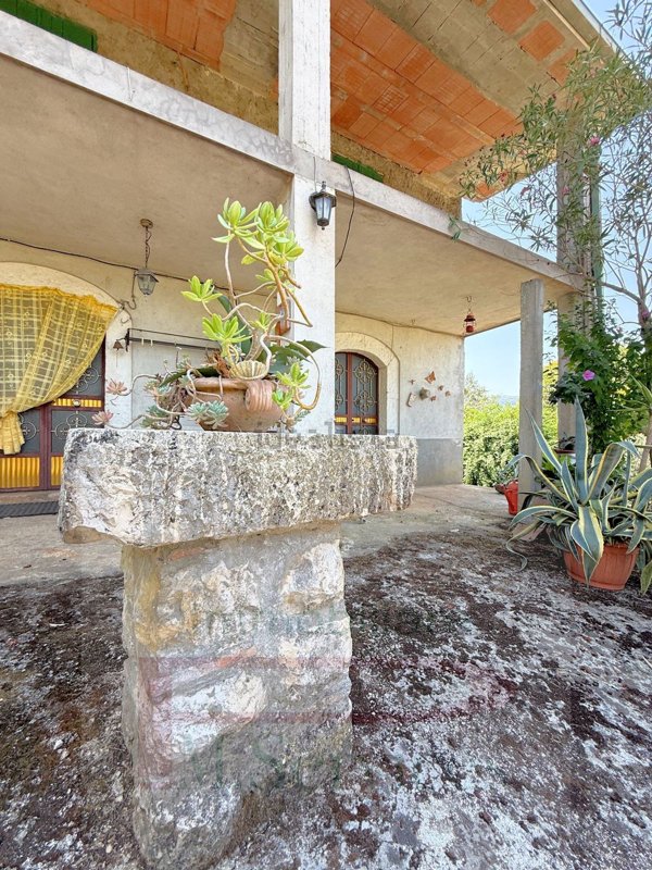 casa indipendente in vendita ad Amaseno