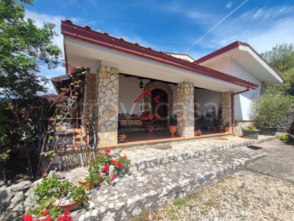 casa indipendente in vendita ad Anagni in zona Castellone