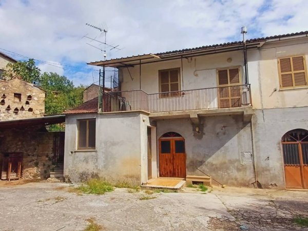 casa indipendente in vendita ad Anagni in zona Tufano