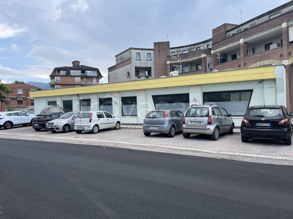 negozio in vendita ad Anagni in zona Osteria della Fontana