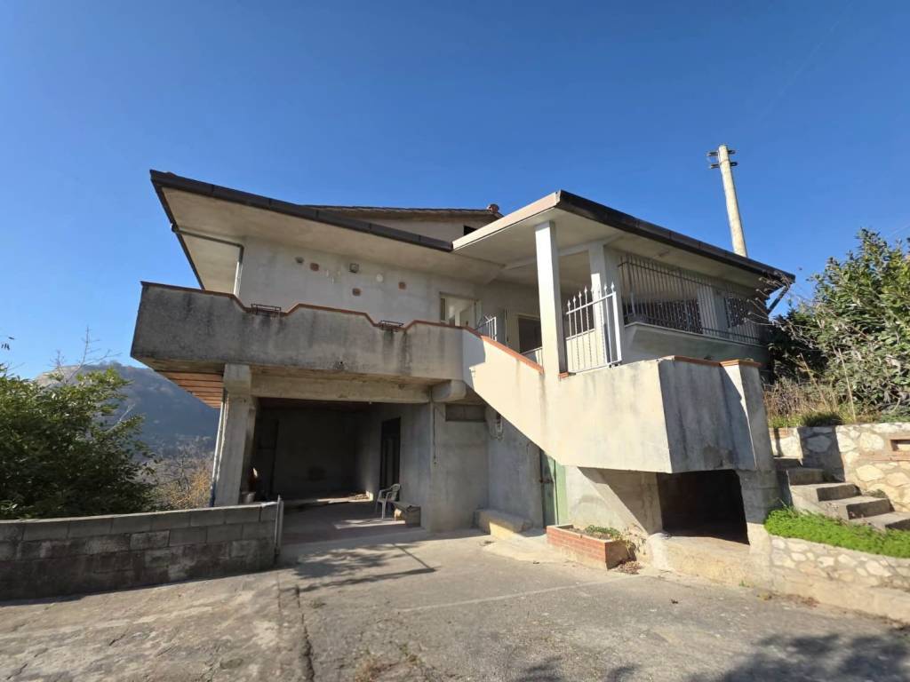 casa indipendente in vendita ad Anagni in zona Castellone