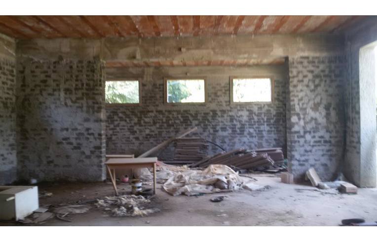 locale commerciale in vendita ad Anagni