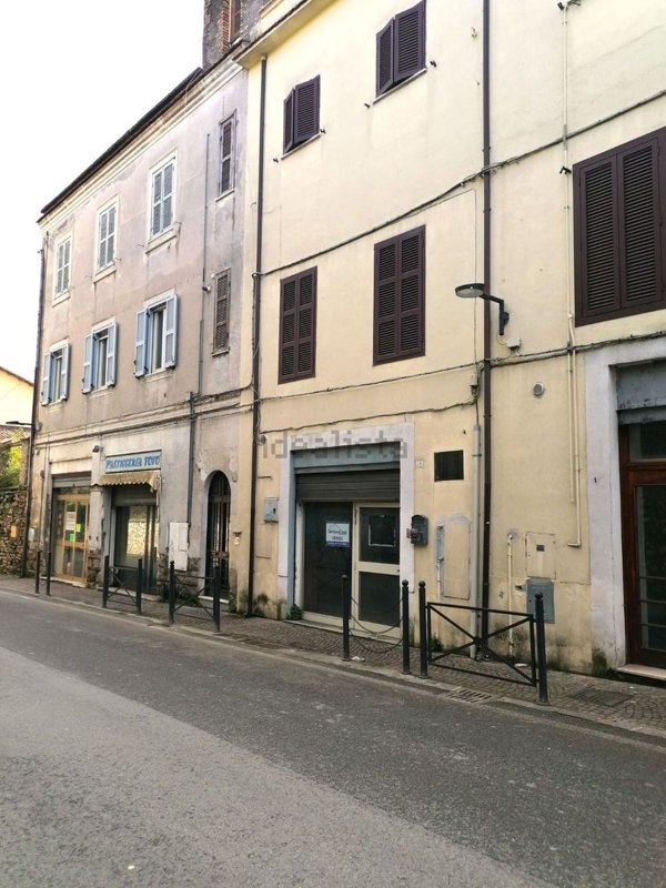 locale commerciale in vendita ad Anagni