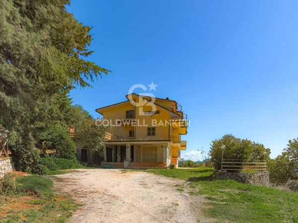casa indipendente in vendita ad Anagni in zona Castellone
