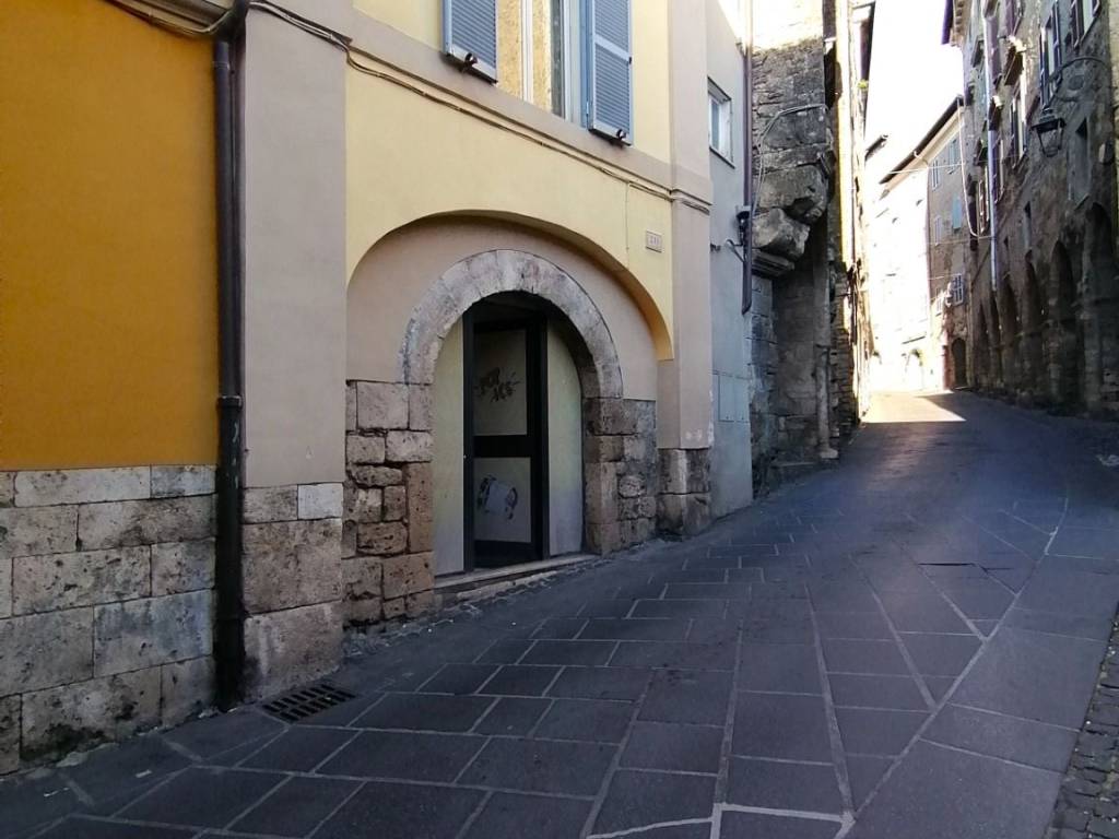 locale commerciale in vendita ad Anagni