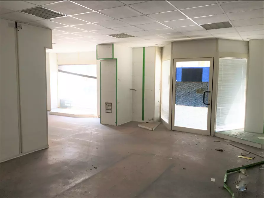 locale commerciale in vendita ad Anagni