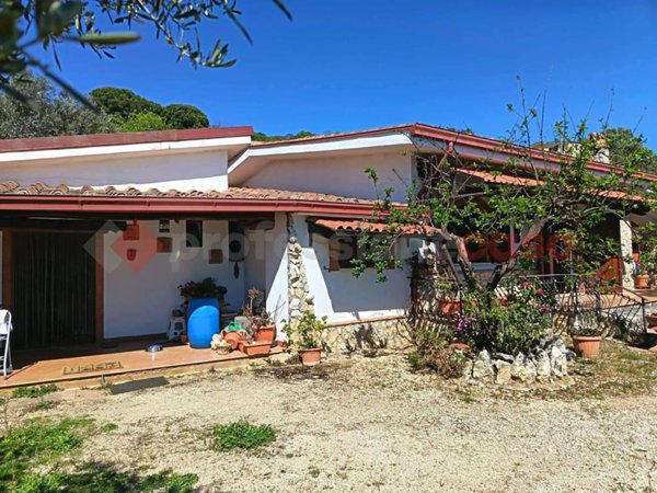 casa indipendente in vendita ad Anagni in zona Castellone