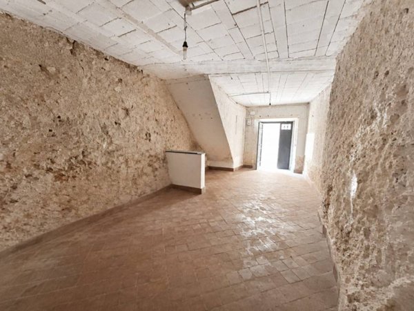 locale commerciale in vendita ad Anagni