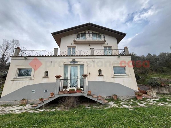 casa indipendente in vendita ad Anagni in zona Castellone