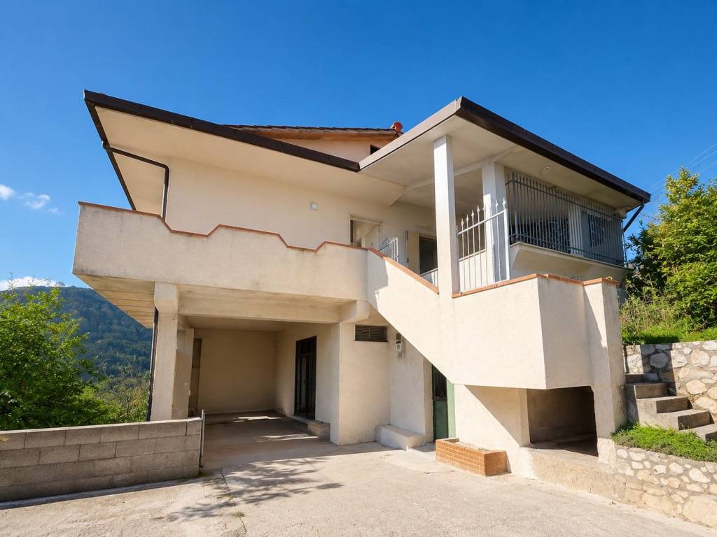 casa indipendente in vendita ad Anagni in zona Castellone