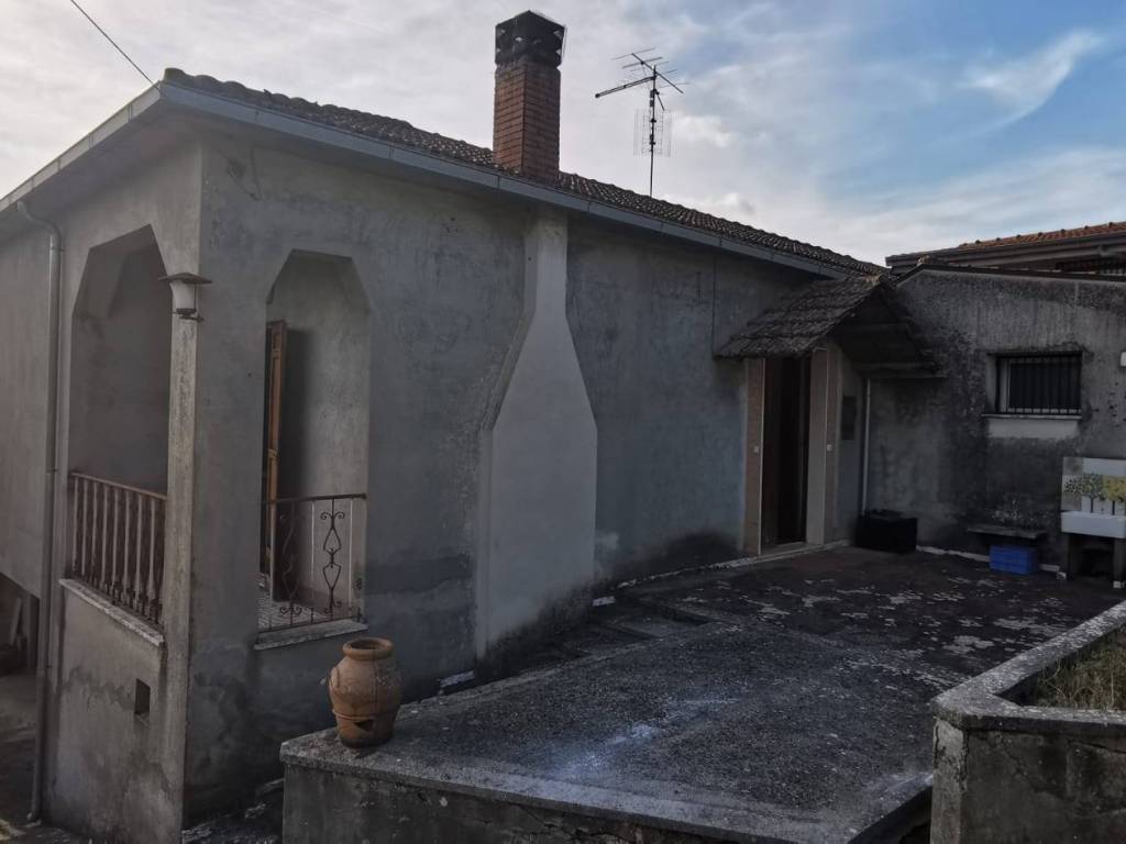 casa indipendente in vendita ad Anagni in zona Castellone