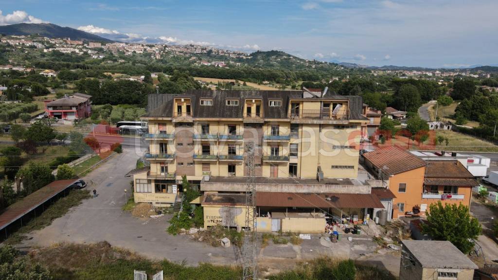 negozio in vendita ad Anagni in zona Castellone