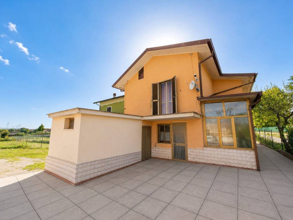 casa indipendente in vendita ad Anagni in zona Castellone