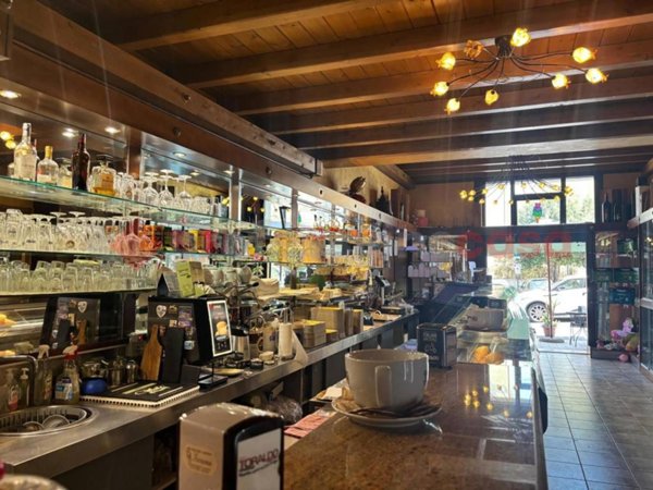 negozio in vendita ad Anagni in zona Osteria della Fontana