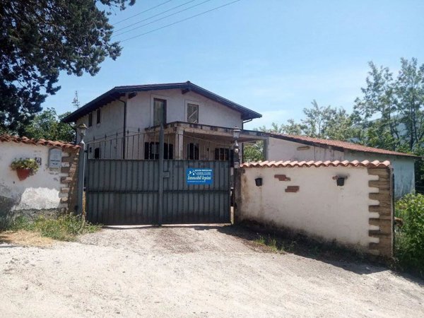 casa indipendente in vendita ad Anagni in zona Osteria della Fontana