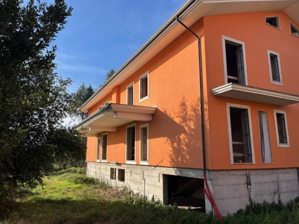 intera palazzina in vendita ad Anagni in zona Osteria della Fontana