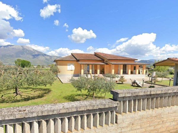 casa indipendente in vendita ad Aquino