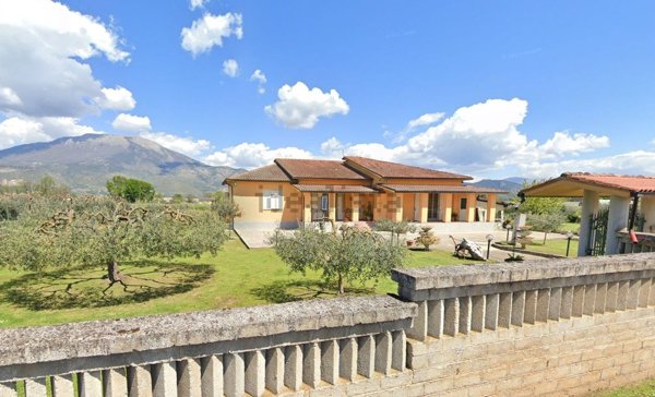 casa indipendente in vendita ad Aquino