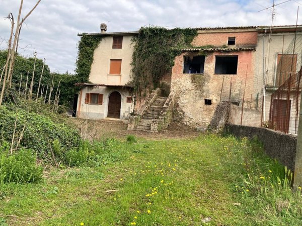 casa indipendente in vendita ad Aquino