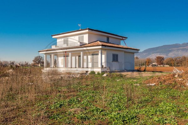 casa indipendente in vendita ad Aquino