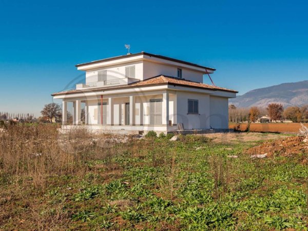 casa indipendente in vendita ad Aquino