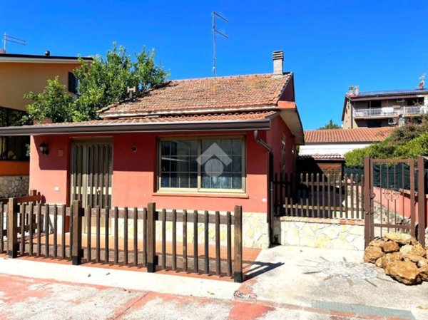 casa indipendente in vendita ad Aquino