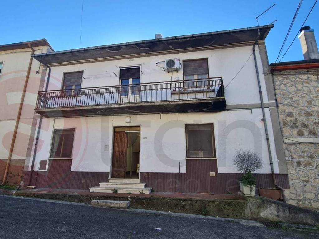 casa indipendente in vendita ad Aquino