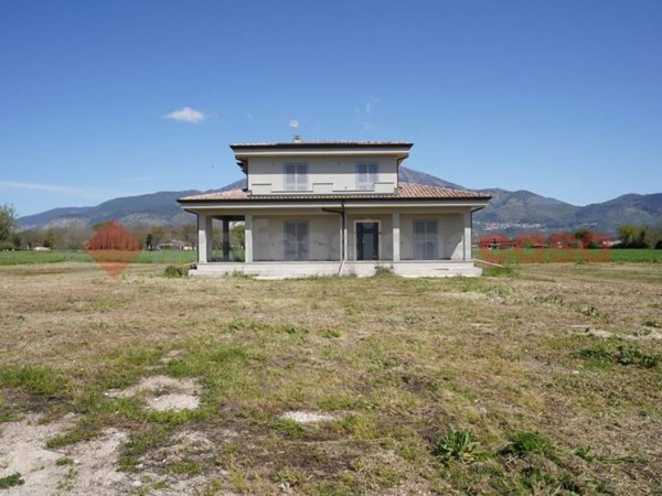 casa indipendente in vendita ad Aquino