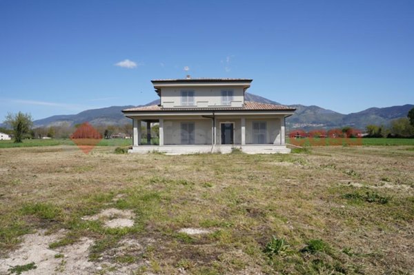 casa indipendente in vendita ad Aquino
