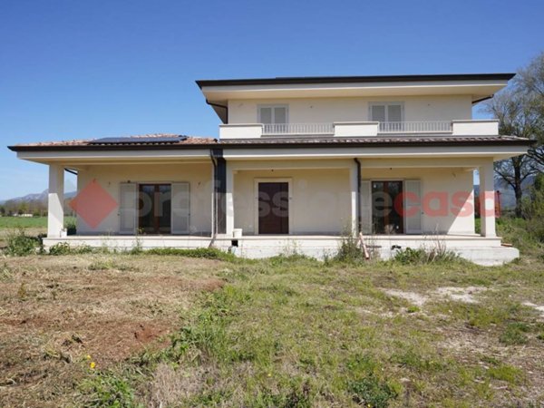 casa indipendente in vendita ad Aquino
