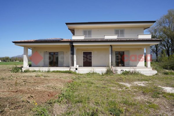 casa indipendente in vendita ad Aquino