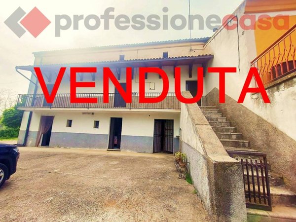 casa indipendente in vendita ad Aquino