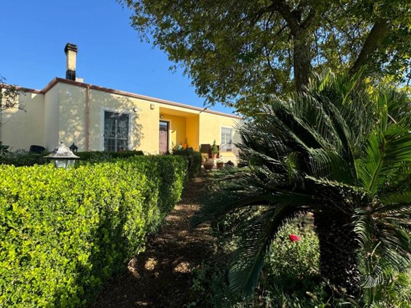 casa indipendente in vendita ad Aquino