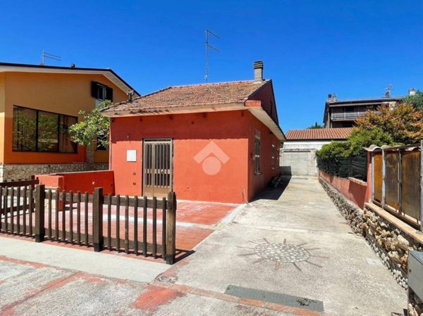 casa indipendente in vendita ad Aquino